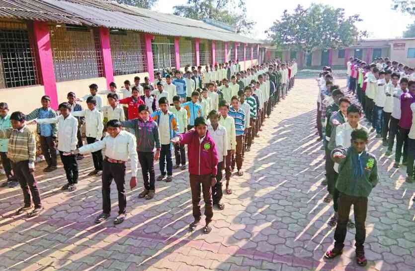 Sworn to maintain democratic traditions लोकतांत्रिक परंपराओं को बनाए रखने की शपथ