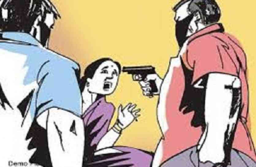 Robbery in Farrukhabad फर्रुखाबाद में डकैतों का तांडव, दंपति को गोली मारी, मौत