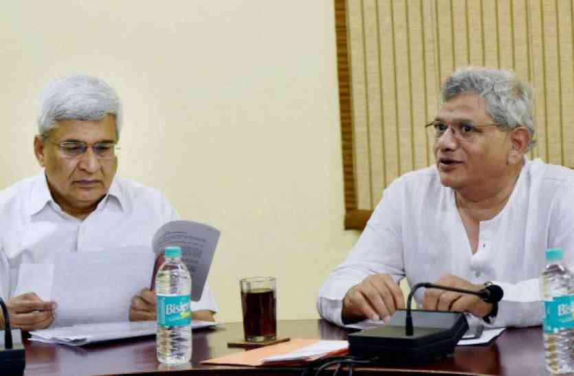 yechuri and karat माकपा नेता येचुरी और करात ने भुलाए आपसी मतभेद, कहा-मीडिया ने की गलत रिपोर्टिंग