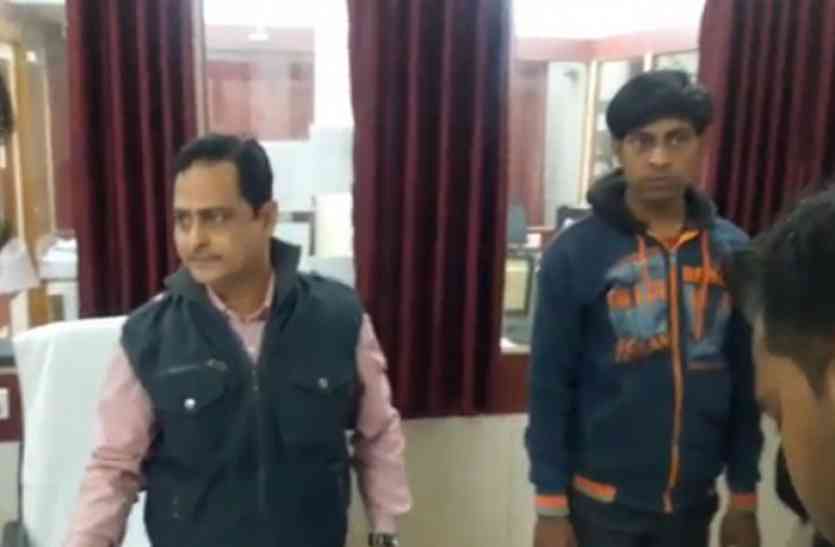 lalitpur LIC की इमारत पर क्यों नहीं फहराया गया तिरंगा, गणतंत्र के महापर्व पर राष्ट्र के प्रति नहीं है सम्मान