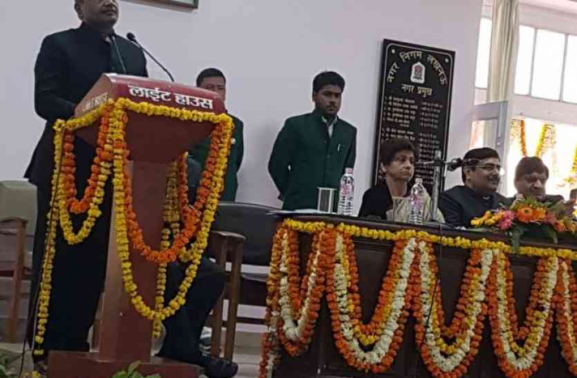 republic day 2018 वंदे मातरम के लिए किया था हंगामा, ध्वजारोहण से रहे नदारद