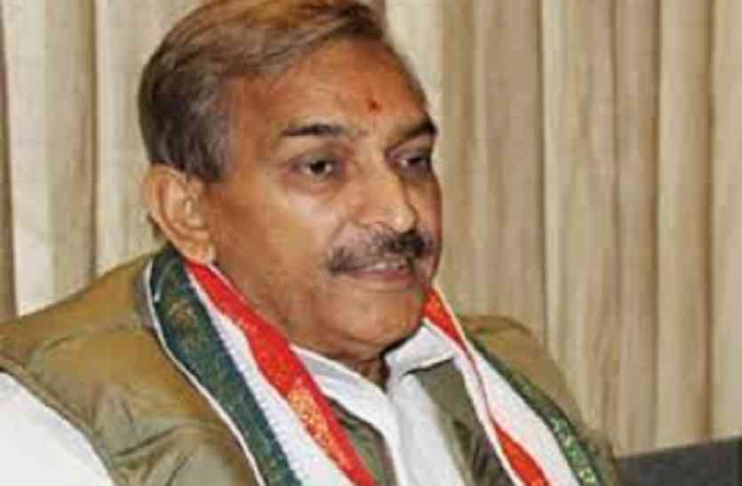 pramod देश के आर्थिक साम्राज्य को मोदी ने बर्बाद किया: प्रमोद तिवारी