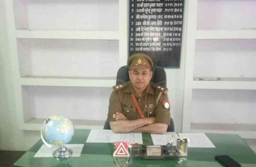 rajpal singh गणतंत्र दिवस पर जेवर गैंगरेप कांड खुलासा करने वाले एसआे को किया गया सम्मानित