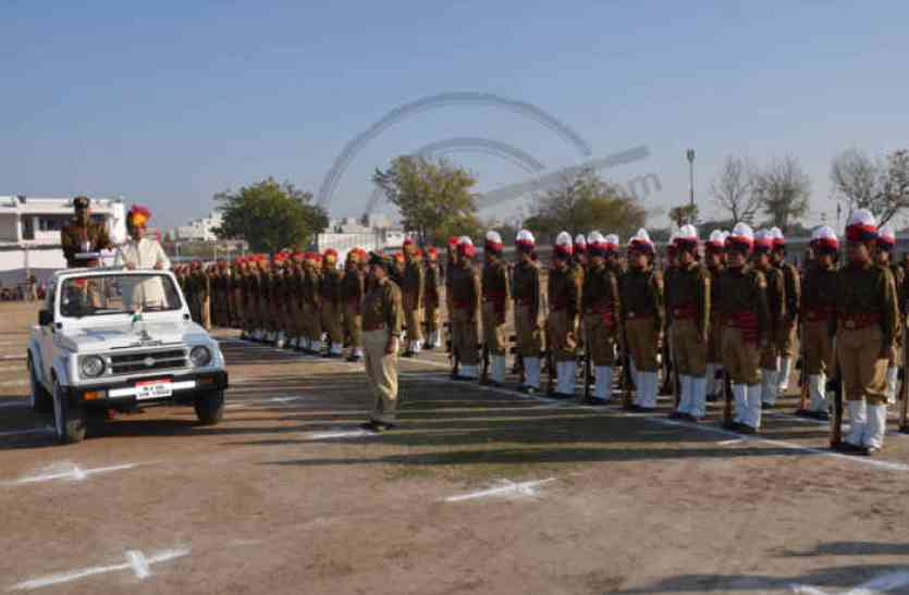 Bhilwara, bhilwara news, Republic Day Celebration in bhilwara, Latest news in bhilwara, Bhilwara News in hindi, Hindi News in bhilwara, Latest hindi news in bhilwara जिलास्तरीय गणतंत्र दिवस समारोह में कलक्टर ने ली सलामी