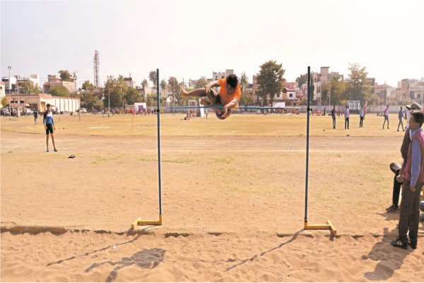patrika कबड्डी और फुटबॉल में उज्जैन बना चैम्पियन