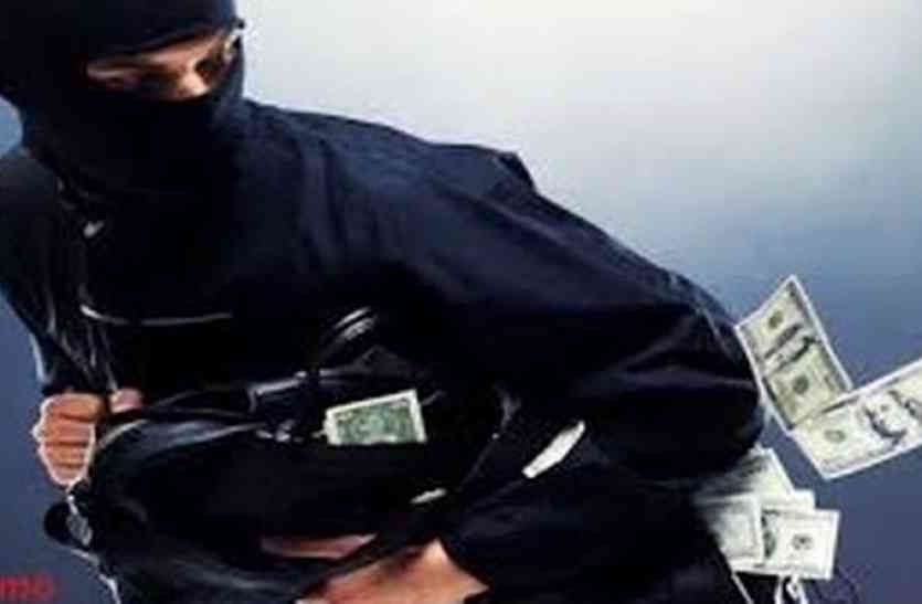 Thieves चोरों ने मचाई धमाचौकड़ी, दर्जन से अधिक घरों को बनाया निशाना