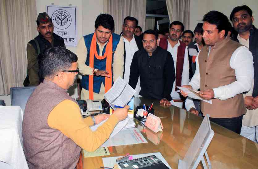 meerut यहां के जिला पंचायत अध्यक्ष को अपनी ही सत्ता में विकास कार्यों के लिए करनी पड़ रही यह मांग