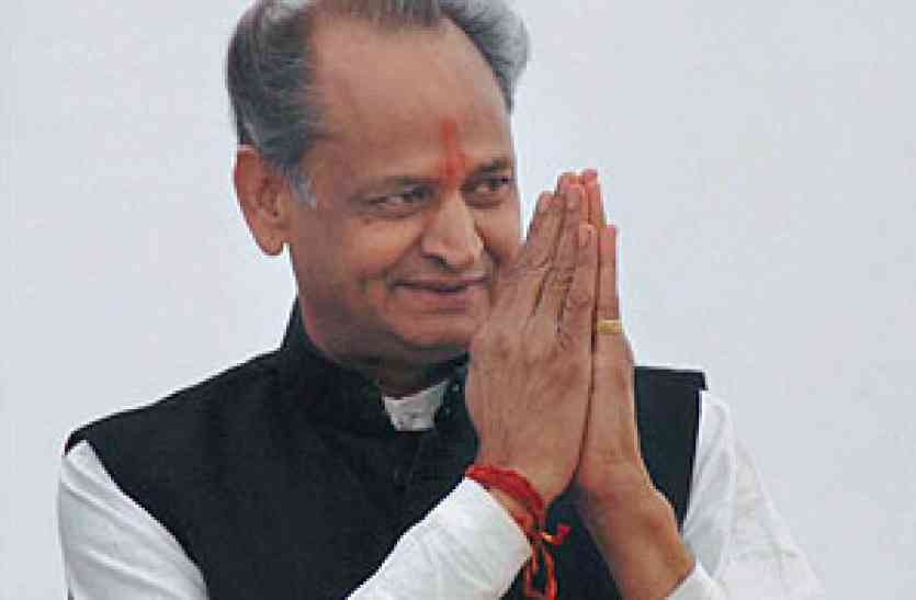 BJP,Prime Minister Narendra Modi,state government,Ashok Gehlot,Former Chief Minister Ashok Gehlot,udaipur hindi latest news,udaipur latest hindi news, पूर्व मुख्यमंत्री गहलोत ने उदयपुर में भाजपा व राज्य सरकार को घेरा और कहा पीएम जातिवाद से चिंतित, इधर ये बढ़ाने में जुटे