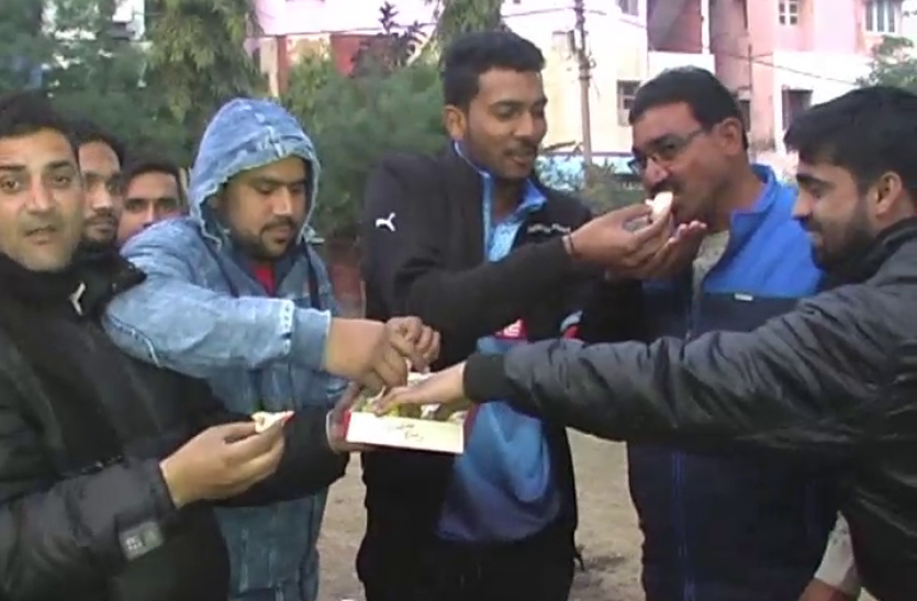 mohsin khan उत्तर प्रदेश पुलिस के सबइंस्पेक्टर का बेटा खेलेगा IPL, 20 लाख में मुंबई इंडियंस ने खरीदा