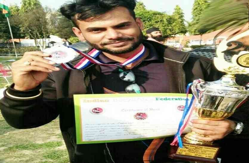 Pratapgarh Son Nishcal won Mr India Prize प्रतापगढ़ के निश्चल ने सबसे कम उम्र में जीता मिस्टर इंडिया का खिताब