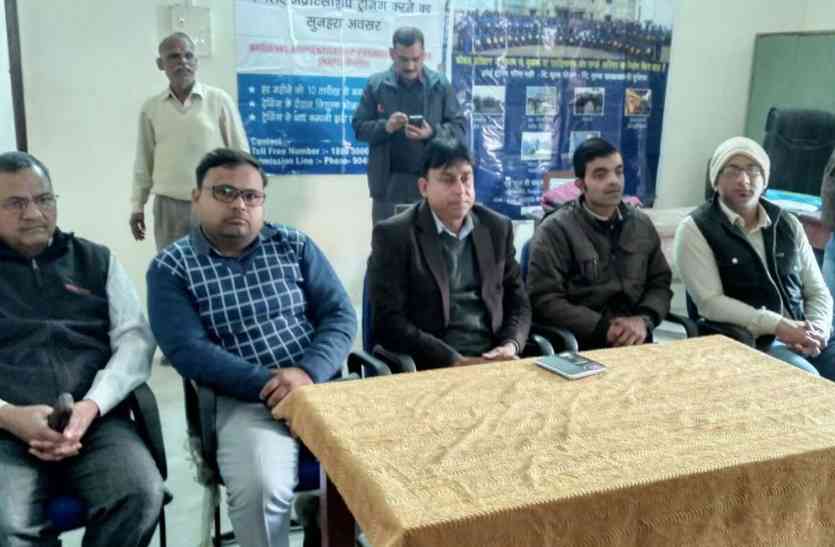287 youth found job in rojgar mela and campus placement जौनपुर के 287 युवाओं को मिला रोजगार, पढ़ें पूरी खबर
