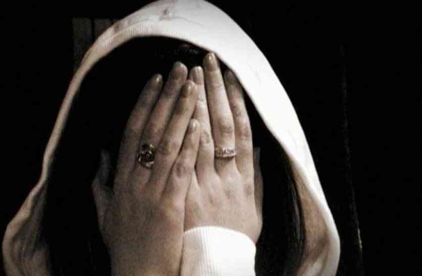 Rape आजमगढ़ में दलित किशोरी से रेप, दबाव पड़ा तब पुलिस ने दर्ज किया मुकदमा