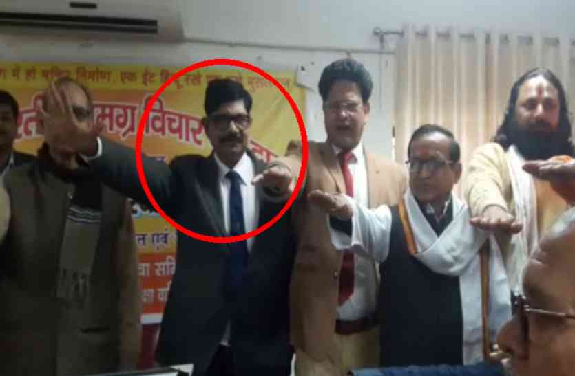 dg home guard यूपी के डीजी होम गार्ड सूर्य कुमार ने ली शपथ- अयोध्या में बनवाएंगे राम मंदिर, वीडियो वायरल