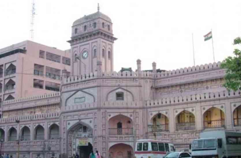 patrika छेड़छाड़ करने पर मनपाकर्मी को झाडू से पीटा