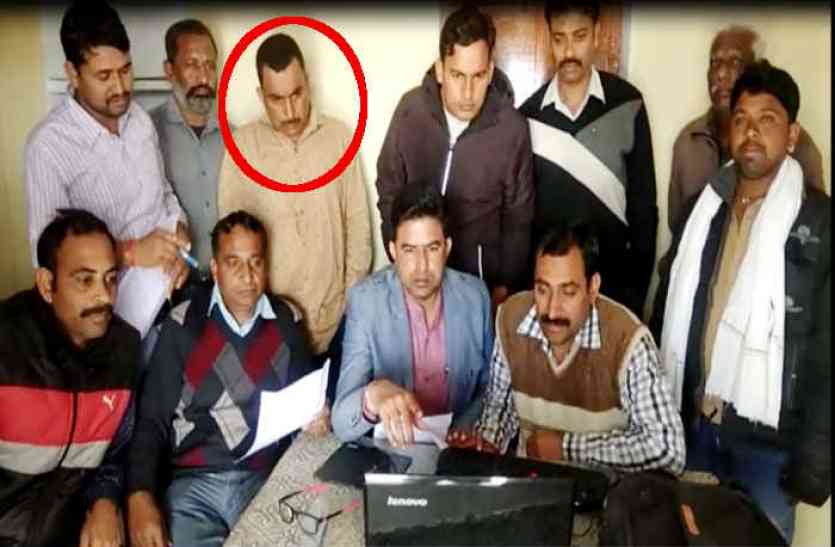 bhilwara,bhilwara news,Arvad Chowki arrested for accepting a bribe in bhilwara, Latest news in bhilwara, Bhilwara News in hindi, Hindi News in bhilwara, Latest hindi news in bhilwara अरवड़ चौकी प्रभारी साढ़े चार हजार रुपए की रिश्वत लेते गिरफ्तार