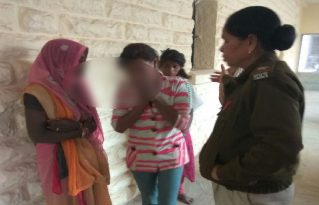 latest news of lesbians lesbian love: दो लड़कियों ने आपस में की शादी, गांव में हड़कम्प