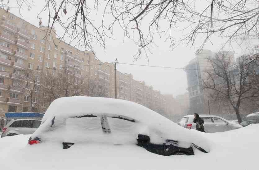 Heavy snowfall रूस में बर्फवारी से जनजीवन बेहाल, दिसंबर में सूर्य देव का केवल छह मिनट के लिए हुआ दर्शन