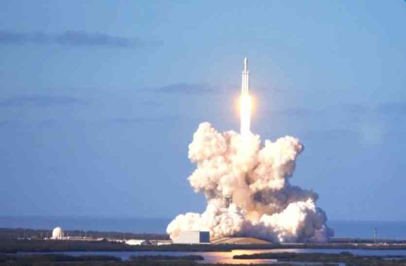 Falcon Heavy Rocket SpaceX ने लॉन्च किया दुनिया का सबसे शक्तिशाली फॉल्कन हैवी रॉकेट, ये खूबियां बनाती हैं खास