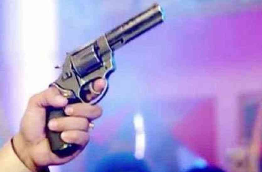 firing प्रतापगढ़ में शादी समारोह के दौरान हर्ष फायरिंग, दुल्हन के भाई को लगी गोली