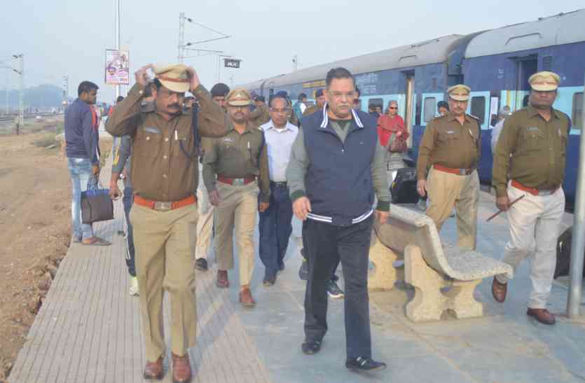 DGP said-will kill robbers रीवा में एमपी के DGP बोले-तराई के डकैतों का होगा सफाया