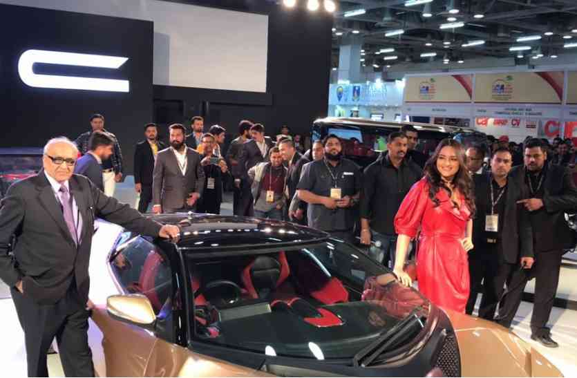 sonakshi sinha Auto Expo 2018:सोनाक्षी सिन्हा ने किया स्पोटर्स कार अवंती का शोकेस