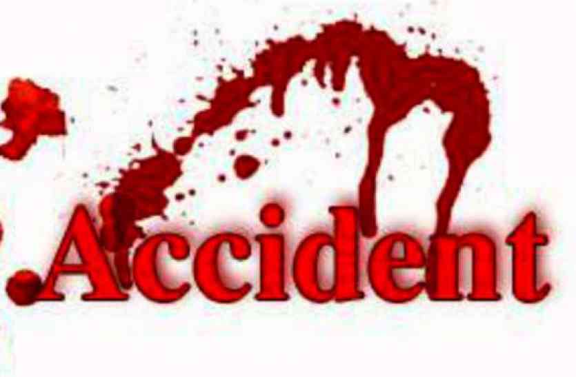 woman death in truck accident बाइक पर जा रही महिला चलते ट्रक के नीचे कैसे आई...पढि़ए पूरी खबर
