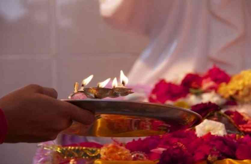 Worship भगवान के दरबार में मची आफत जब ऐसे काम के लिए मांगी जाने लगी मन्नत