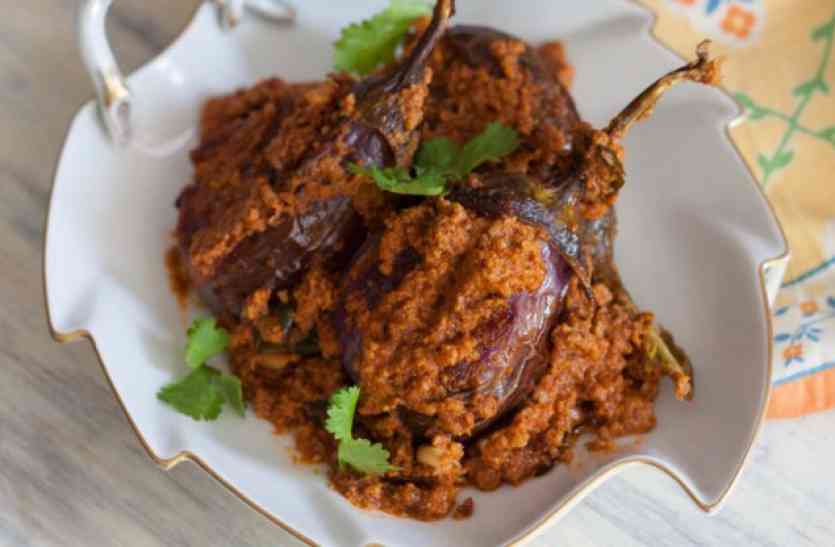 coconut stuffed baingan आज डिनर में बनाएं नारियल वाले भरवां बैंगन