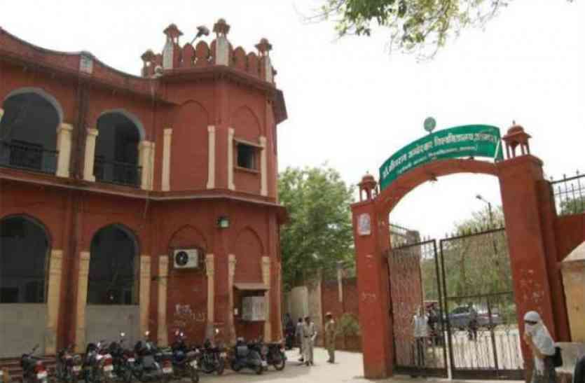 dbrau आगरा यूनीवर्सिटी में विजिलेंस की सबसे बड़ी कार्रवाई से हड़कंप, देखें वीडियो
