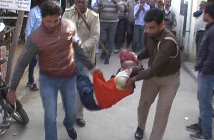 Muzaffarnagar पत्नी से मिलने पहुंचे युवक ने तहसील में ही काट काट ली अपनी गर्दन, जानिये फिर क्या हुआ