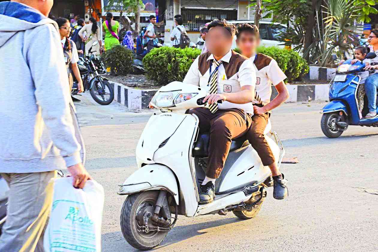 no strictness on the helmet in surat schools..