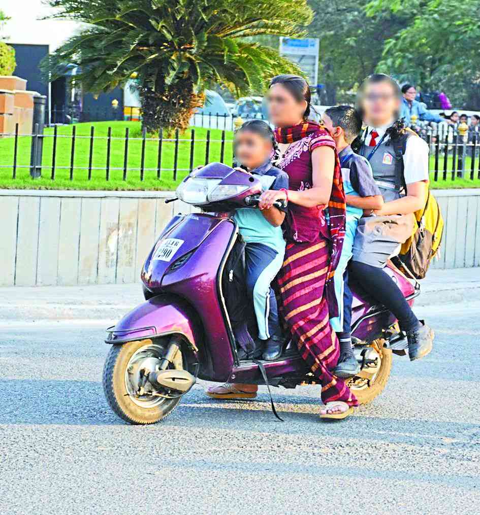 no strictness on the helmet in surat schools..