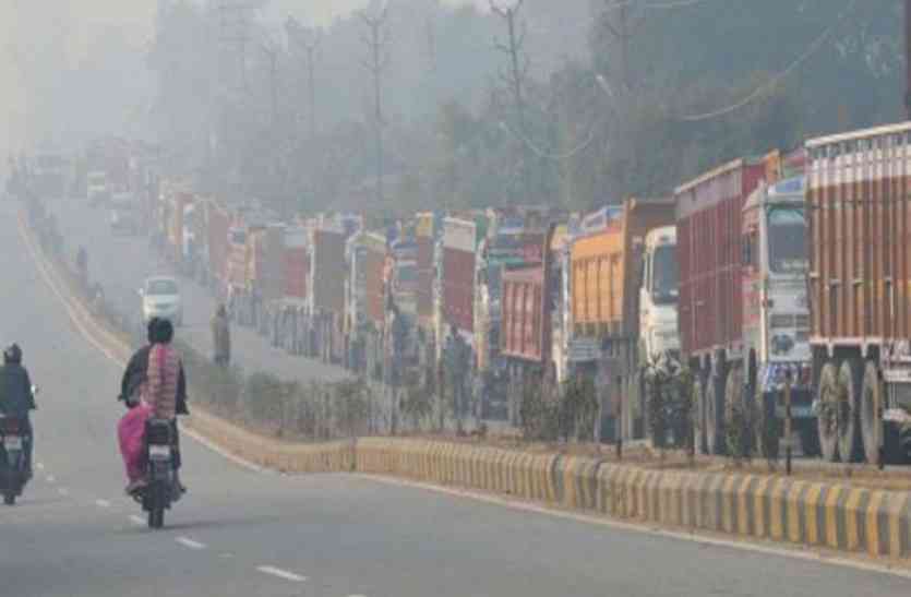 overloaded trucks 10 माह में सीज किए इतने ओवरलोड वाहन, लगा 271.92 लाख रुपये का जुर्माना