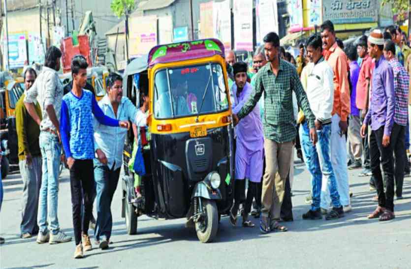 Dadaagiri for Justice : Do not believe the auto driver can do the same विश्वास नहीं होता अॉटो चालक भी एेसा कर सकते हैें