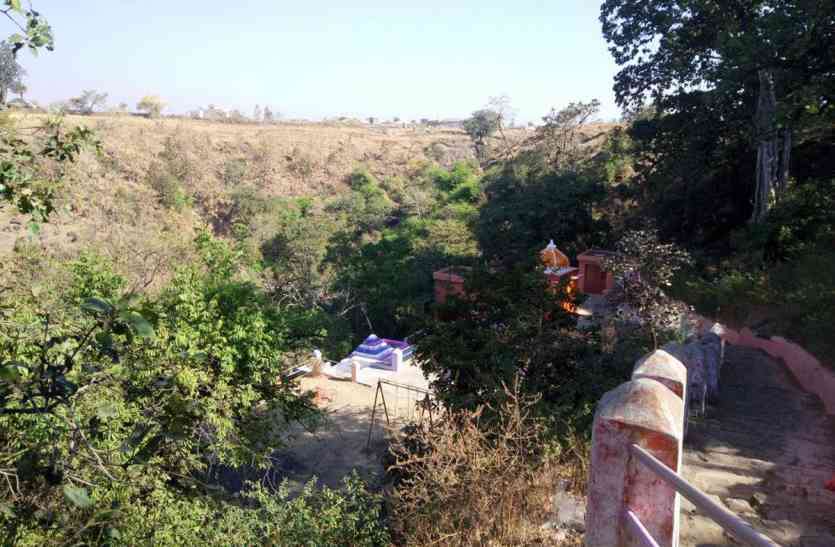 pratapgarh नीलकंठ महादेव का प्रकृति करती है अभिषेक