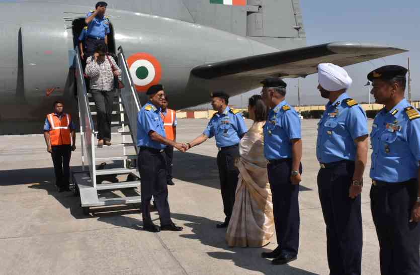 Navy, Gujarat नौसेना के लिए गुजरात काफी अहम