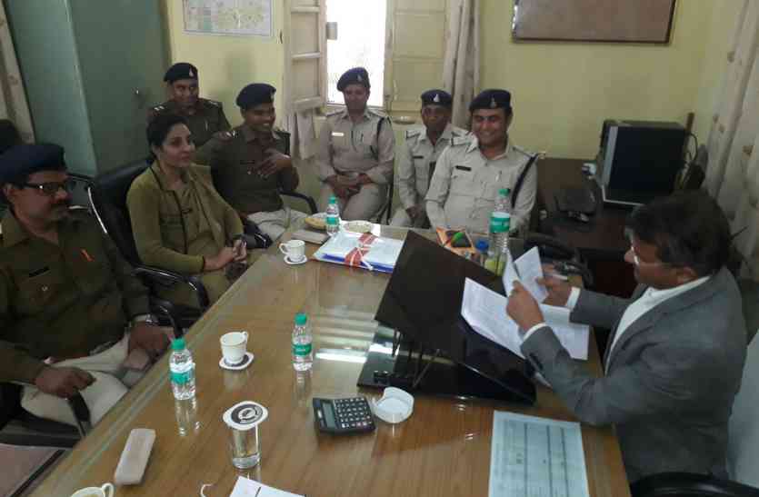 liquor shop in Katni आबकारी आयुक्त ने आलीशान होटल में उड़ाई दावत, यहां शराब दुकानों का हो गया ये हाल