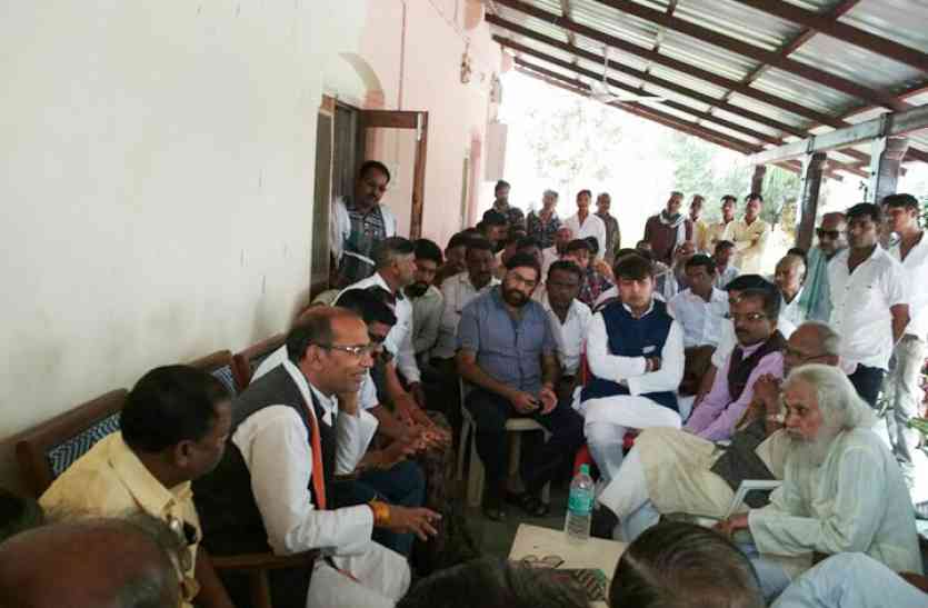 congress जिले की राजनीति की नब्ज टटोल रहे केन्द्रीय पर्यवेक्षक