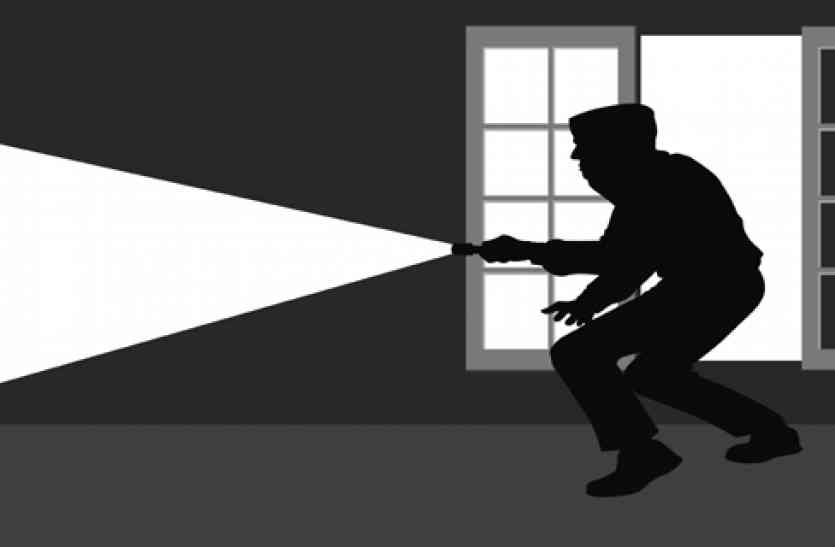 Fake income tax officer gives slip to the police in chennai फर्जी आयकर अधिकारी पुलिस को चकमा देकर हुआ फरार