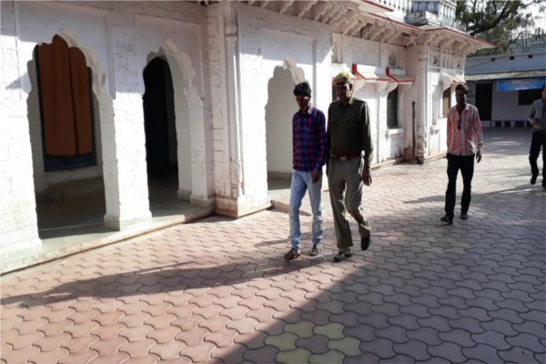 patrika जमानत मिलने पर भी सरेंडर करने पहुंचा बंदी