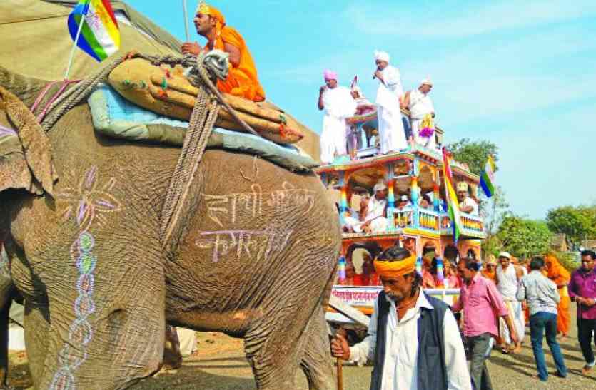 Panchkalyanak Gajrath Festival,Sagar news,sagar latest news,sagar district,sagar local news,Sagar hindi nes, जयकारों के साथ हाथी, घोड़ा पर निकले भगवान, पंचकल्याणक गजरथ महोत्सव