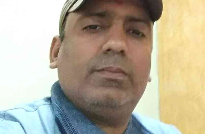 People in support of Professor, FB also people say this professor is not like this प्रोफेसर के समर्थन में उतरा समाज, एफबी पर भी लोग बोले यह प्रोफेसर ऐसे नहीं