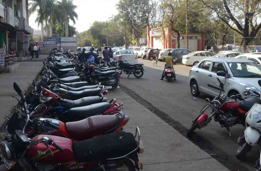 habibganj parking कंपनी ने कहा हमें रेवेन्यू से मतलब, रेलवे चुकाए या जनता, शुल्क कम नहीं होगा