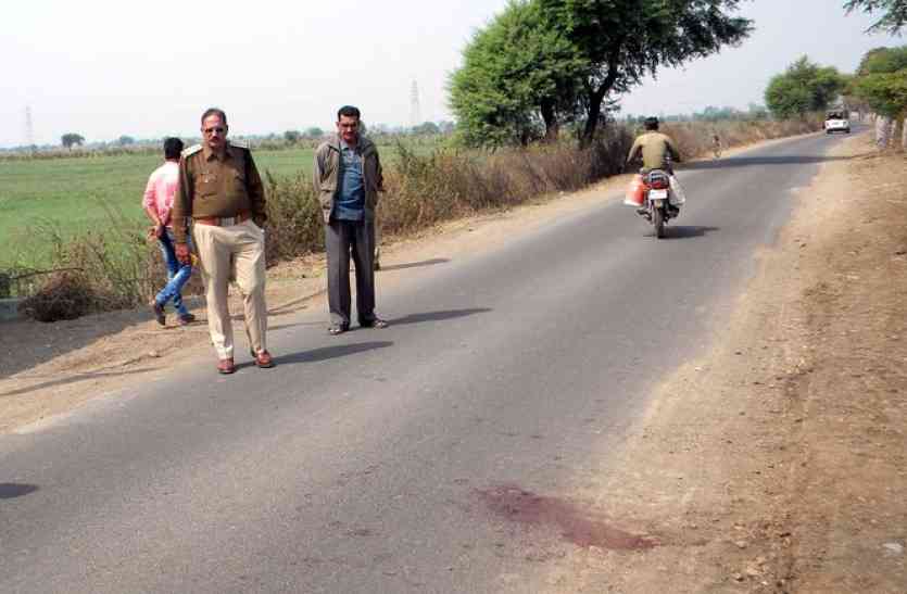 beating लाठियों से पीट-पीटकर कर दिया अधमरा