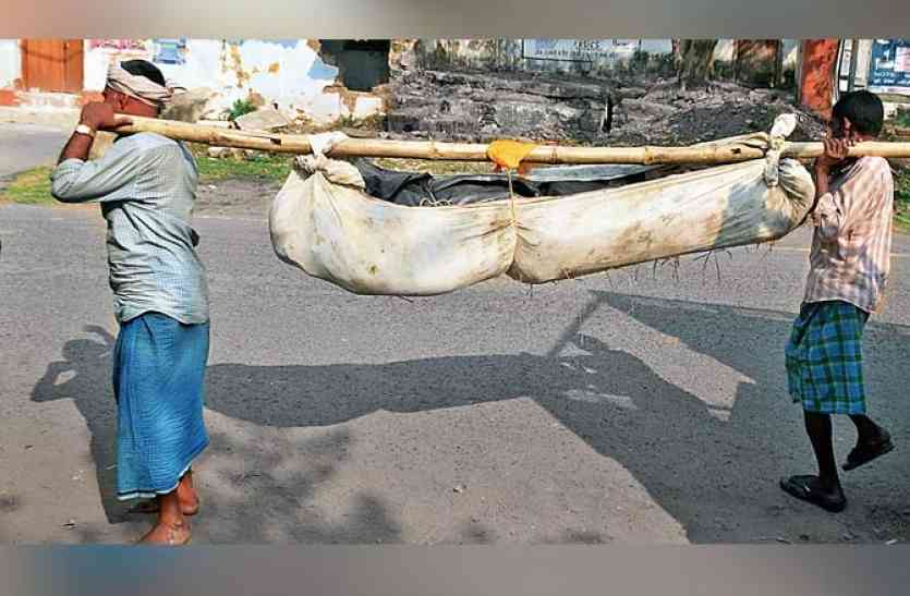 bihar बिहार पुलिस ने पार की दरिंदगी की हदें, लाश को बांस पर लटकाकर भिजवाया अस्पताल