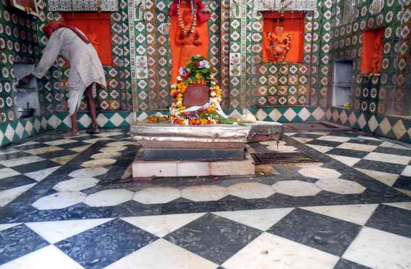 mahashivratri news 2018 धाय के पेड़ के प्रकट हुए भगवान भोलेनाथ, पानी को बना दिया था घी नहीं होने दी थी कोई कमी