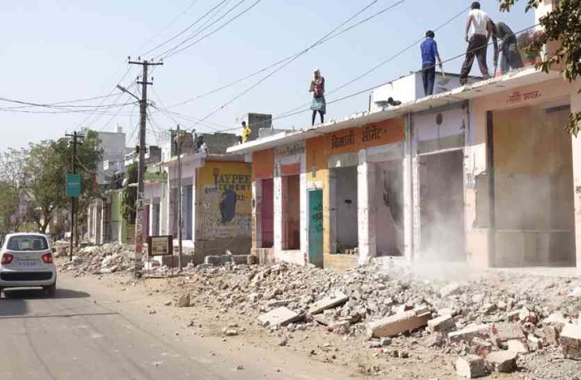 dausa gaurav path कार्रवाई से घबराए भूखण्ड मालिक, अपने स्तर पर तुड़वाए पक्के निर्माण