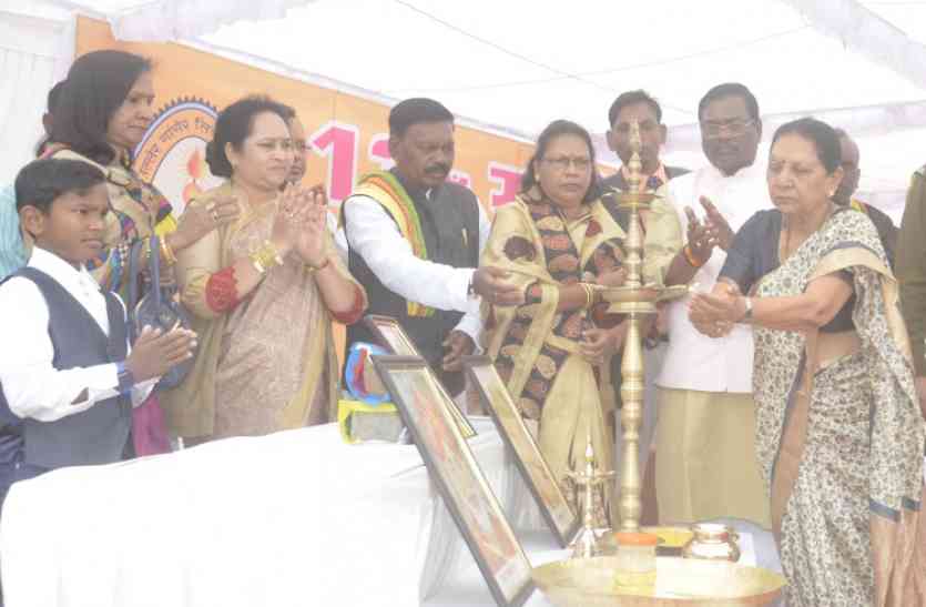 mp governor anandiben patel कौशल विकास से उन्नति का मार्ग प्रशस्त करें : राज्यपाल