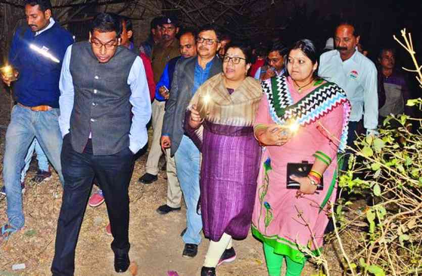 dewas collector प्रसूताओं से पैसा मांगने वालों पर होगी अब सख्त कार्यवाही