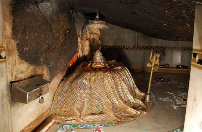 gupteshwar temple Maha Shivratri 2018 : उदयपुर के इस शिव मंदिर में हेलिकॉप्टर से दर्शनार्थियों पर होगी पुष्प वर्षा, चारों प्रहर होंगे रूद्राभिषेक
